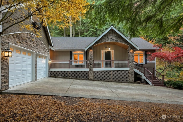 view of front of property featuring a porch