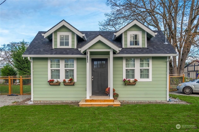 view of front of house featuring a front yard