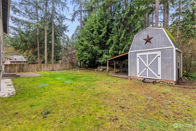 view of yard with a storage unit