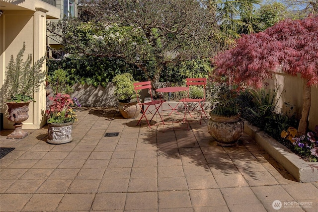 2031 42nd Ave E, Seattle, WA 98112 - view of patio / terrace