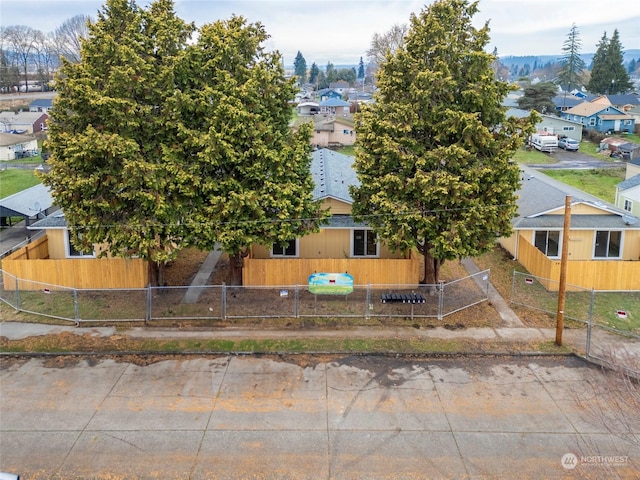 243 23rd Ave Unit 1-9, Longview, WA 98632 - back of property featuring a residential view and a fenced front yard