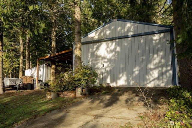 view of side of property with an outbuilding