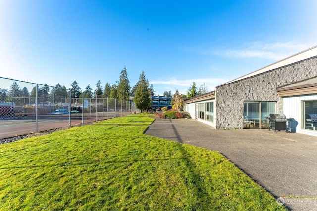 view of yard featuring tennis court