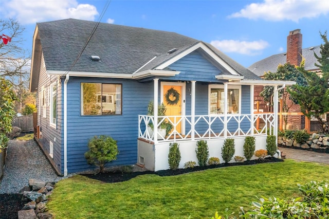 view of front of house featuring a front yard