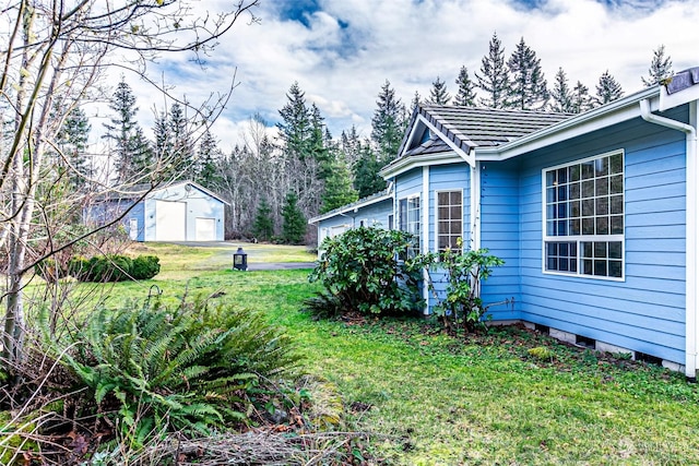 view of yard with an outbuilding and a garage