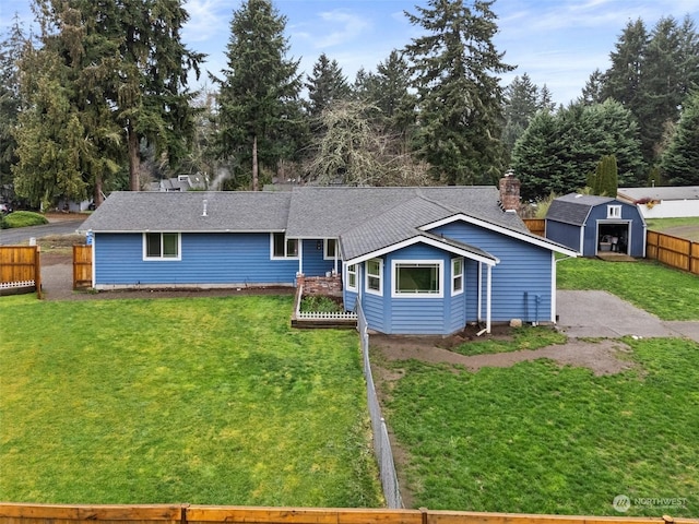 view of front of property featuring a front yard and a storage unit