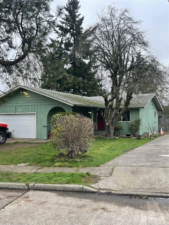 view of front of home featuring a garage and a front lawn