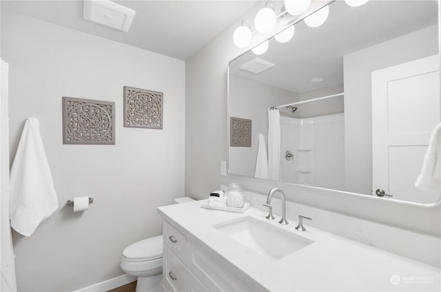 bathroom featuring a shower with curtain, vanity, and toilet