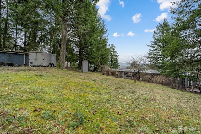 view of yard featuring a storage unit