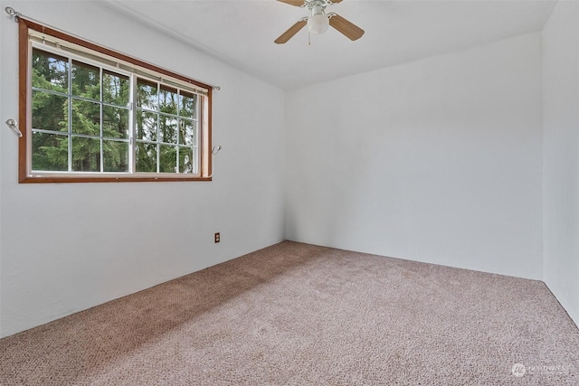 unfurnished room with carpet flooring and ceiling fan