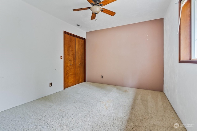 empty room featuring carpet and ceiling fan