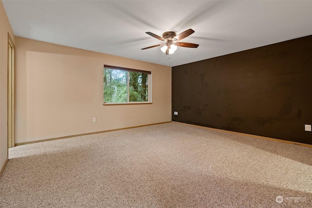 unfurnished room with carpet flooring and ceiling fan