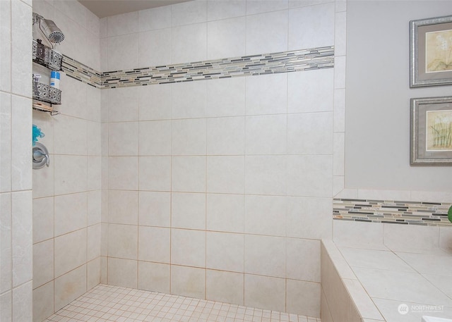 bathroom featuring a tile shower