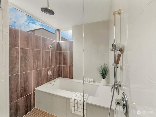 bathroom featuring tiled shower / bath combo