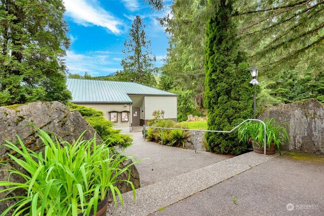 16024 Low Ln, Deming, WA 98244