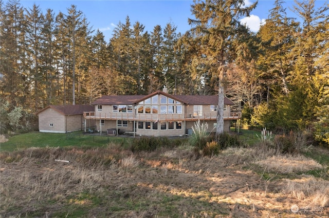 rear view of house featuring a lawn