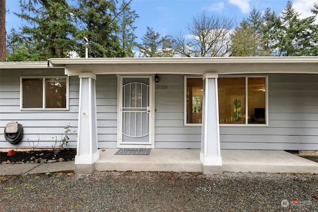 doorway to property with covered porch