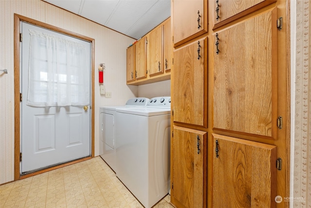 laundry room with cabinets and washing machine and dryer