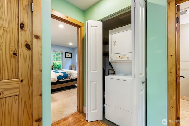 washroom featuring visible vents, laundry area, recessed lighting, light wood-style floors, and stacked washer / dryer