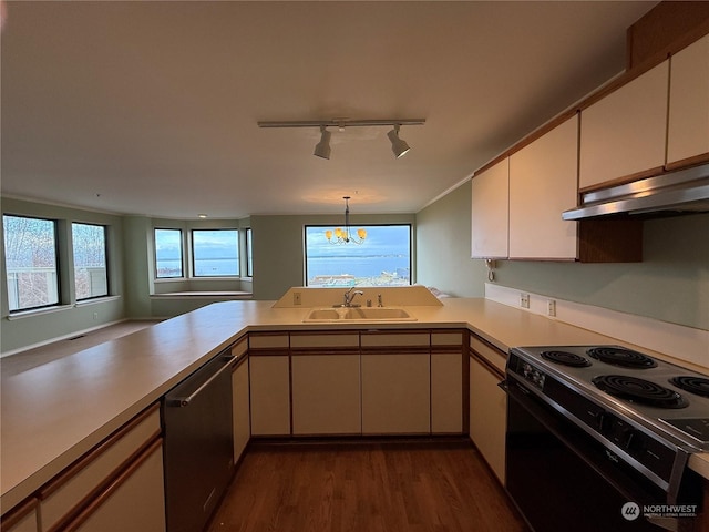 kitchen with sink, an inviting chandelier, black range with electric cooktop, stainless steel dishwasher, and kitchen peninsula