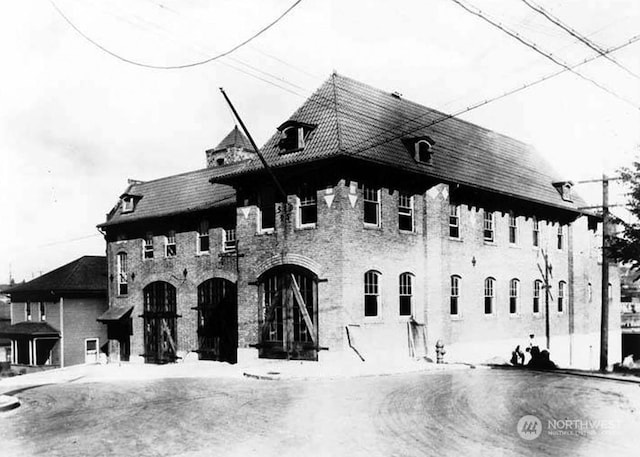 view of building exterior