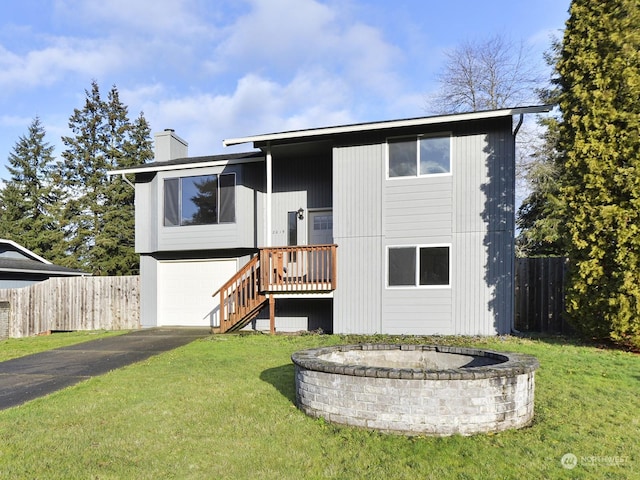 view of front facade with a garage and a front yard