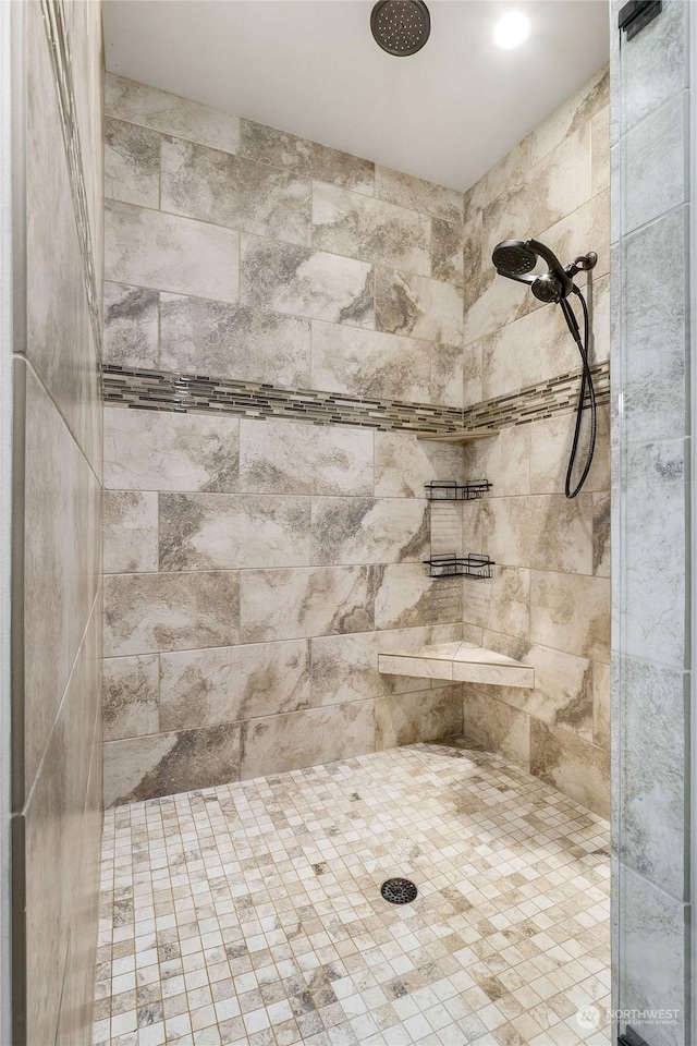 bathroom featuring tiled shower