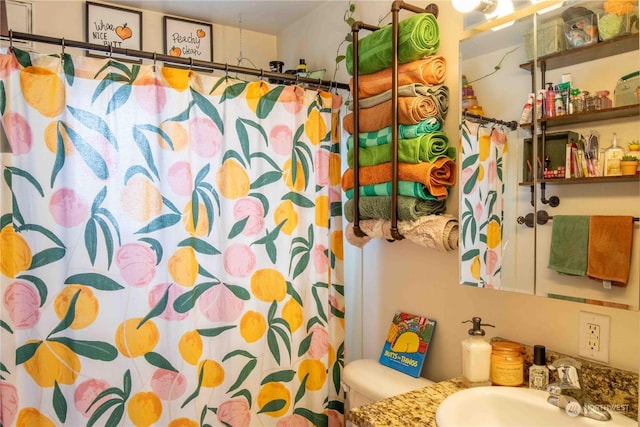 bathroom with a shower with shower curtain, vanity, and toilet