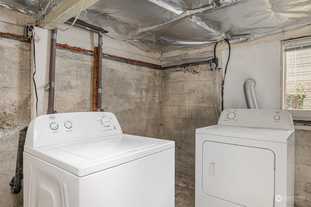 laundry area featuring washer and clothes dryer