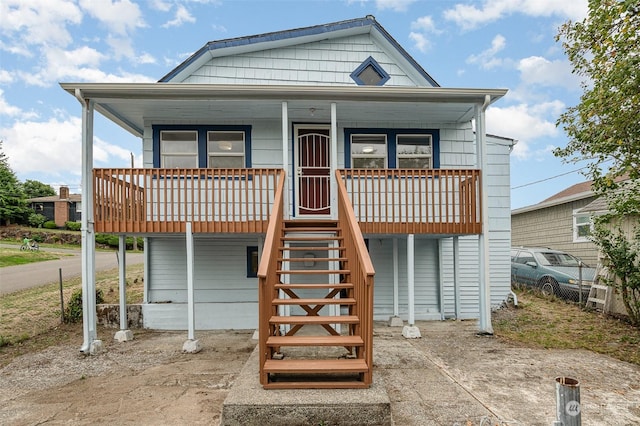 view of front of property featuring a porch