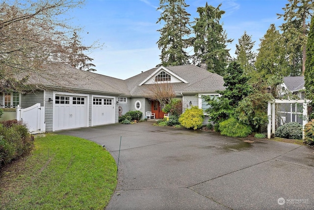 view of front of house featuring a front yard and a garage