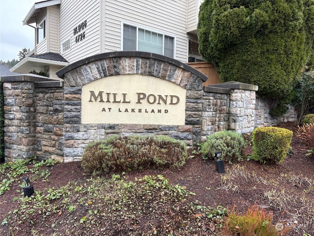 view of community / neighborhood sign