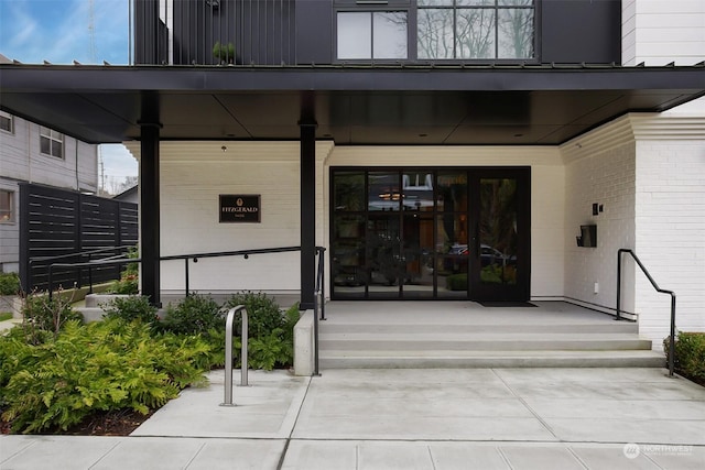 doorway to property with covered porch