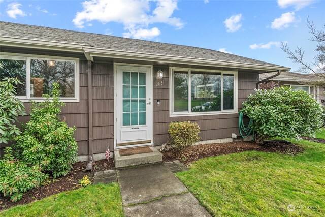 property entrance featuring a yard