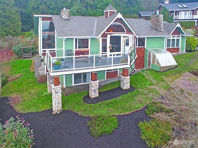 view of front of house with an outdoor structure