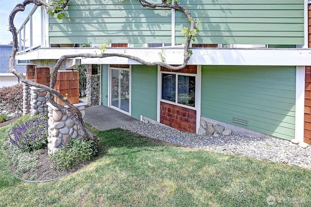 337 Moana Dr, Camano Island, WA 98282 - view of side of property with a lawn