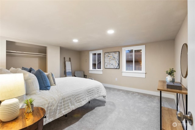 bedroom featuring carpet flooring and a closet