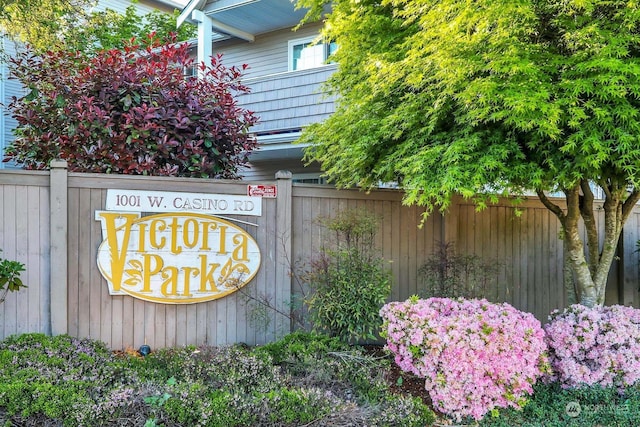 view of community / neighborhood sign