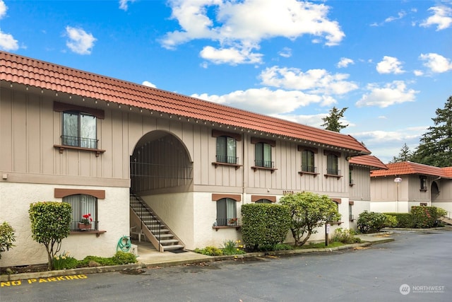 15749 NE 18th St Unit B8, Bellevue, WA 98008 - view of building exterior with stairs