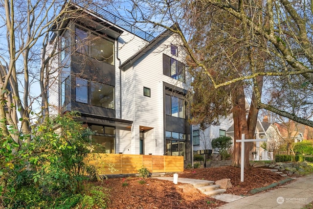 5537 34th Ave NE, Seattle, WA 98105 - exterior space