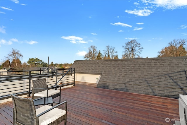 5537 34th Ave NE, Seattle, WA 98105 - view of wooden terrace