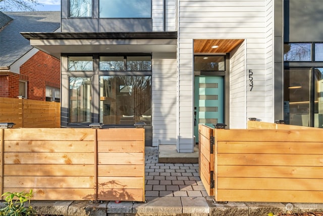 5537 34th Ave NE, Seattle, WA 98105 - view of doorway to property