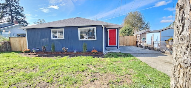 ranch-style home featuring a front yard