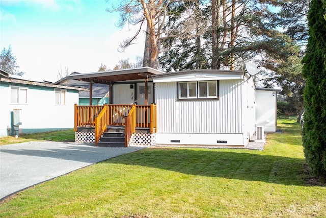 view of front of home featuring a deck and a front lawn