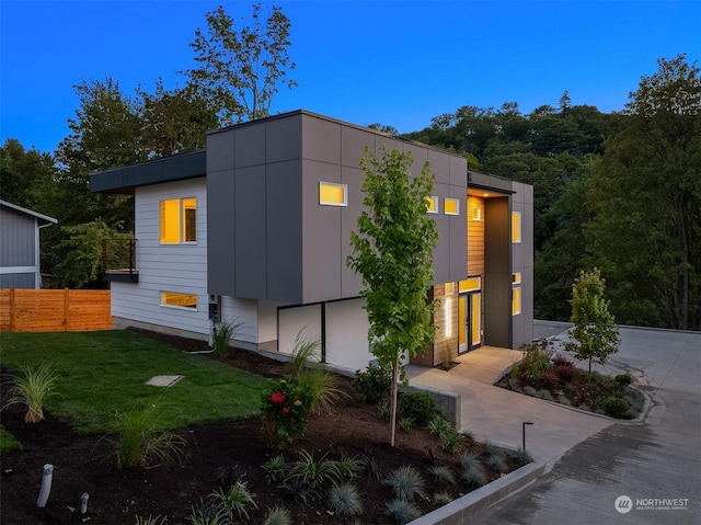 modern home featuring a front yard