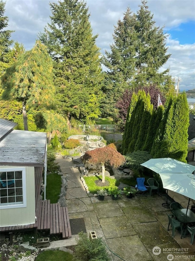 view of yard featuring a patio