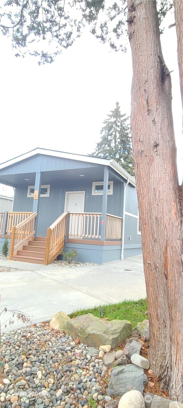 exterior space featuring a porch