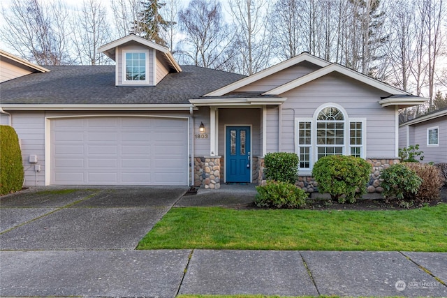 view of front facade featuring a garage and a front lawn