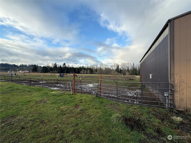 view of yard featuring a rural view