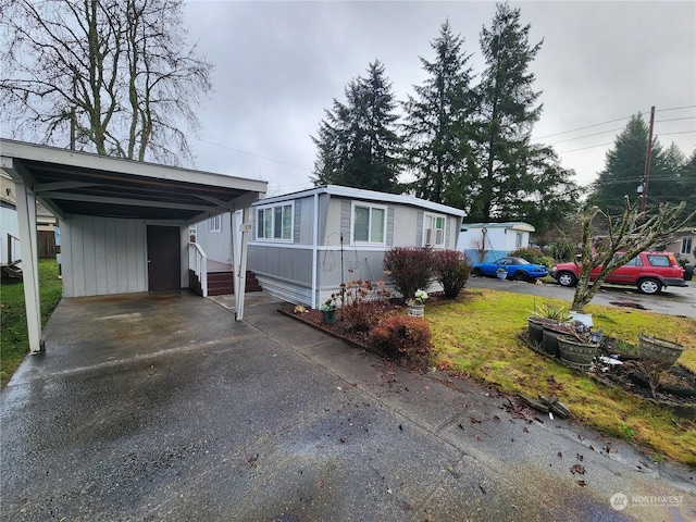 view of front of house featuring a carport and driveway